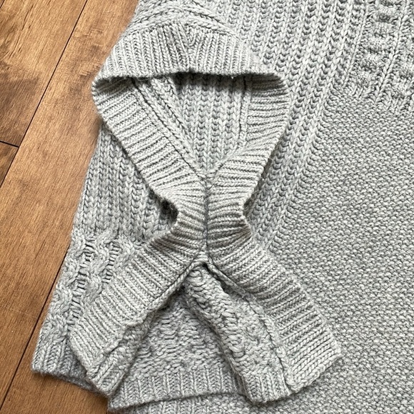 Club Monaco Janeen Gray Thick Knitted Poncho Sweater M L Alpaca Merino Wool - Picture 10 of 11